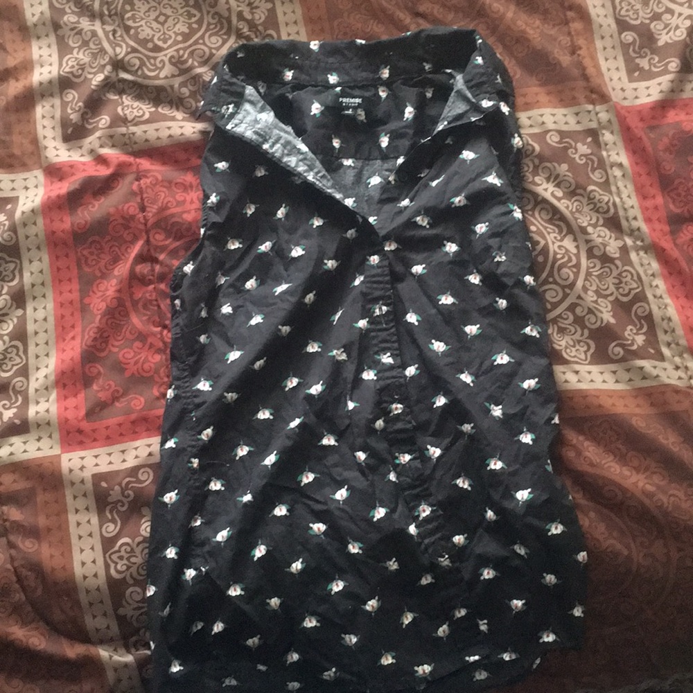 Sleeveless button up